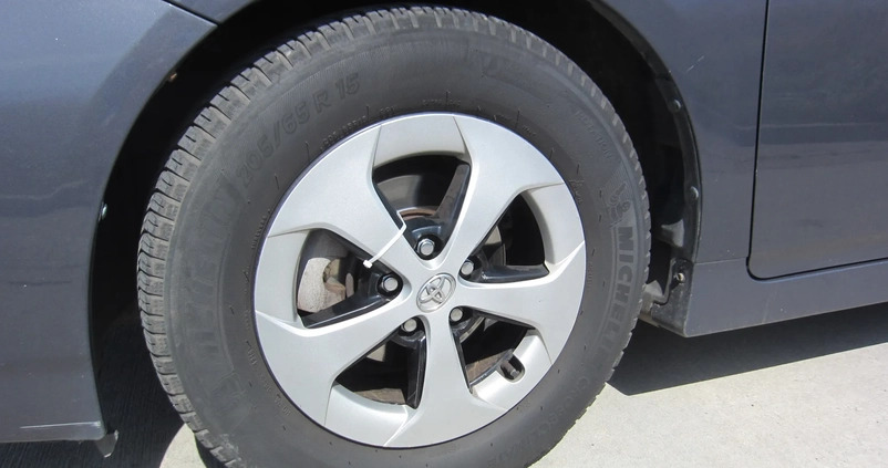 Toyota Prius cena 44000 przebieg: 250000, rok produkcji 2012 z Koszalin małe 106